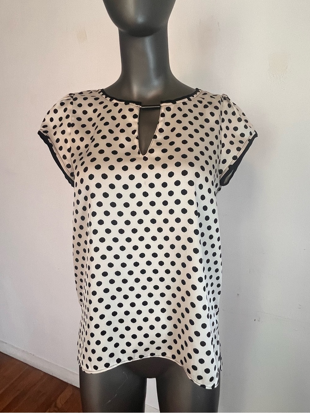 Vintage Polka Dot Keyhole Cap Sleeve Top - White/Black